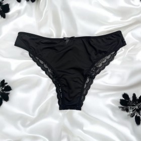 Culotte noire en dentelle avec nœud en satin