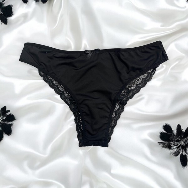 Culotte noire en dentelle avec nœud en satin