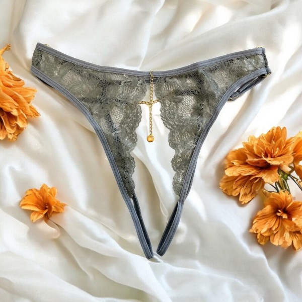 String gris ouvert  avec bijou couleur aléatoire et chaîne dorée