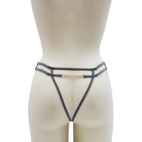 String gris ouvert  avec bijou couleur aléatoire et chaîne dorée