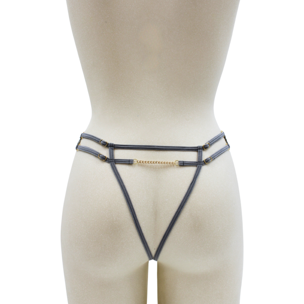 String gris ouvert  avec bijou couleur aléatoire et chaîne dorée
