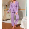 Ensemble de pyjama lilas avec liséré contrastant